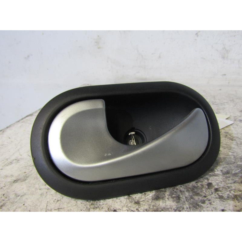 Poignee interieur arriere gauche RENAULT CLIO 3 Photo n°1