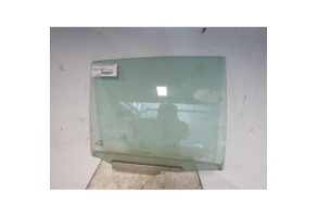 Vitre arriere droit TOYOTA YARIS 2 Photo n°1