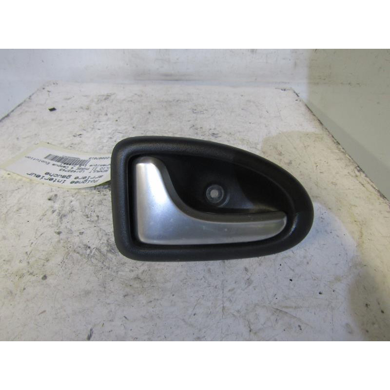 Poignee interieur arriere gauche RENAULT CLIO 2 CAMPUS Photo n°1