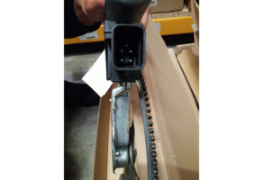 Leve vitre electrique avant gauche OPEL CORSA C Photo n°1