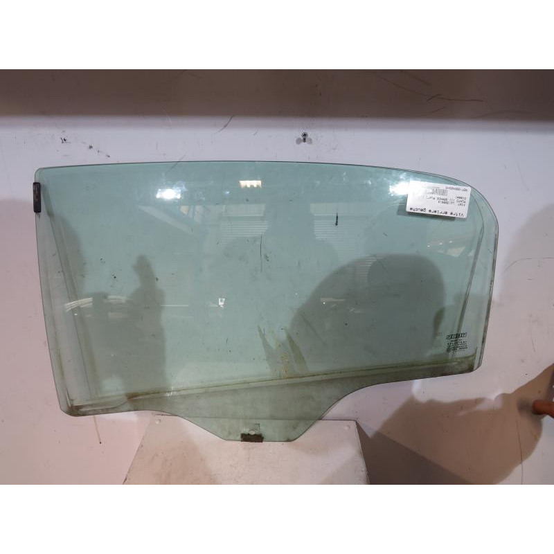 Vitre arriere gauche FIAT GRANDE PUNTO Photo n°1