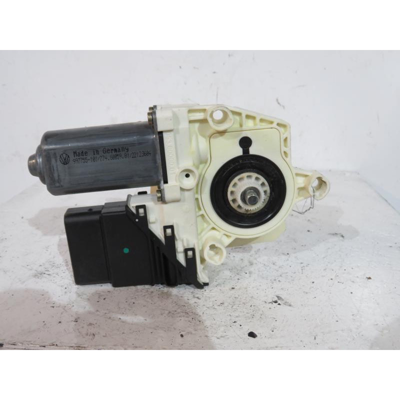 Leve vitre electrique arriere droit VOLKSWAGEN GOLF 5 Photo n°1