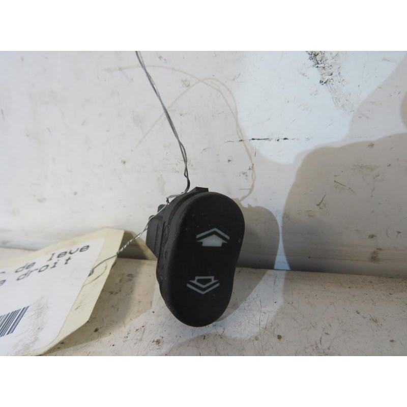Interrupteur de leve vitre arriere droit FORD FOCUS 1 Photo n°1