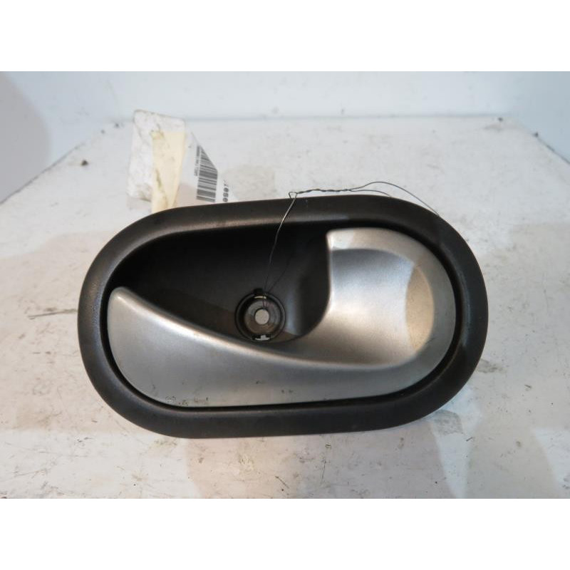Poignee interieur arriere droit RENAULT CLIO 3 Photo n°1