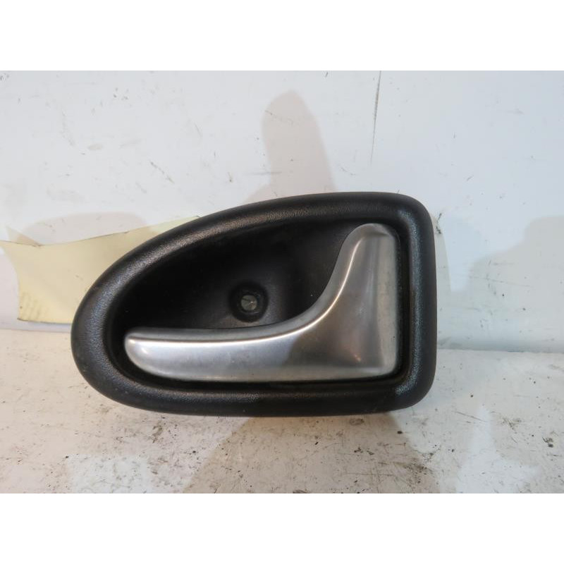 Poignee interieur arriere droit RENAULT CLIO 2 Photo n°1