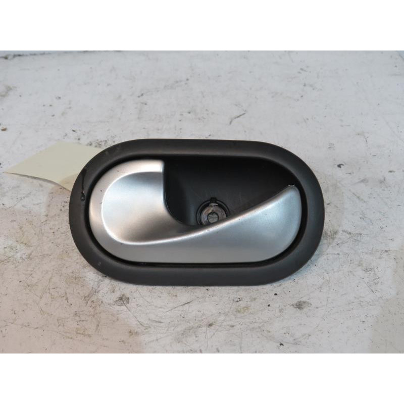 Poignee interieur arriere gauche RENAULT CLIO 3 Photo n°1