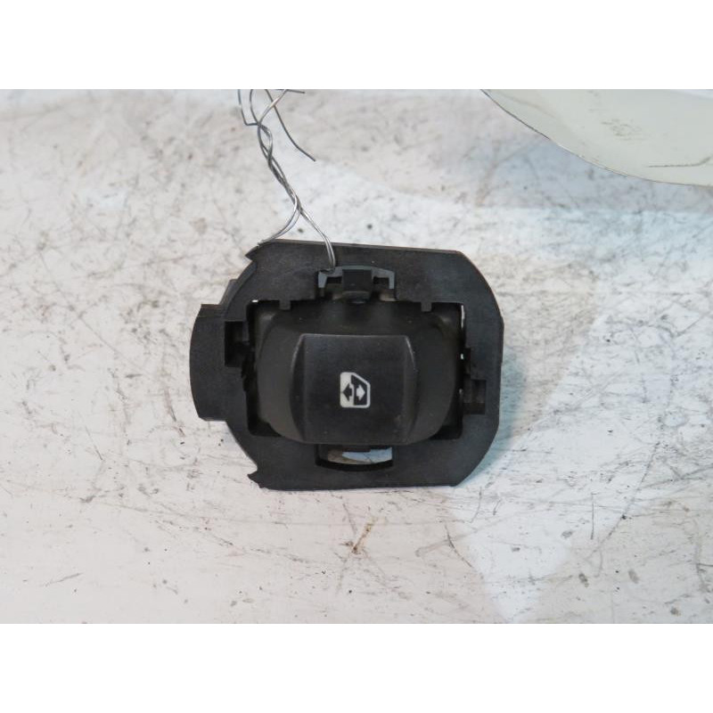 Interrupteur de leve vitre avant droit RENAULT VEL SATIS Photo n°1
