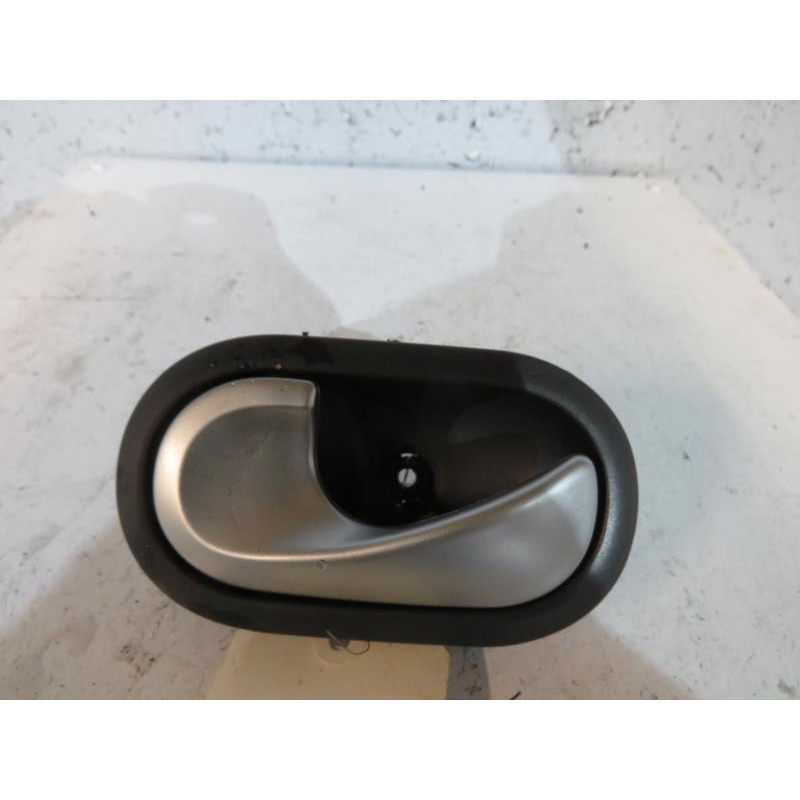 Poignee interieur arriere gauche RENAULT CLIO 3 Photo n°1