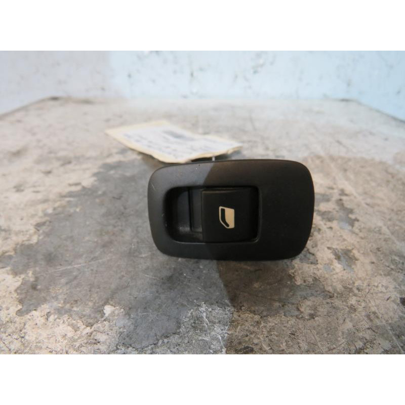Interrupteur de leve vitre arriere droit CITROEN C4 GRAND PICASSO 1 Photo n°1