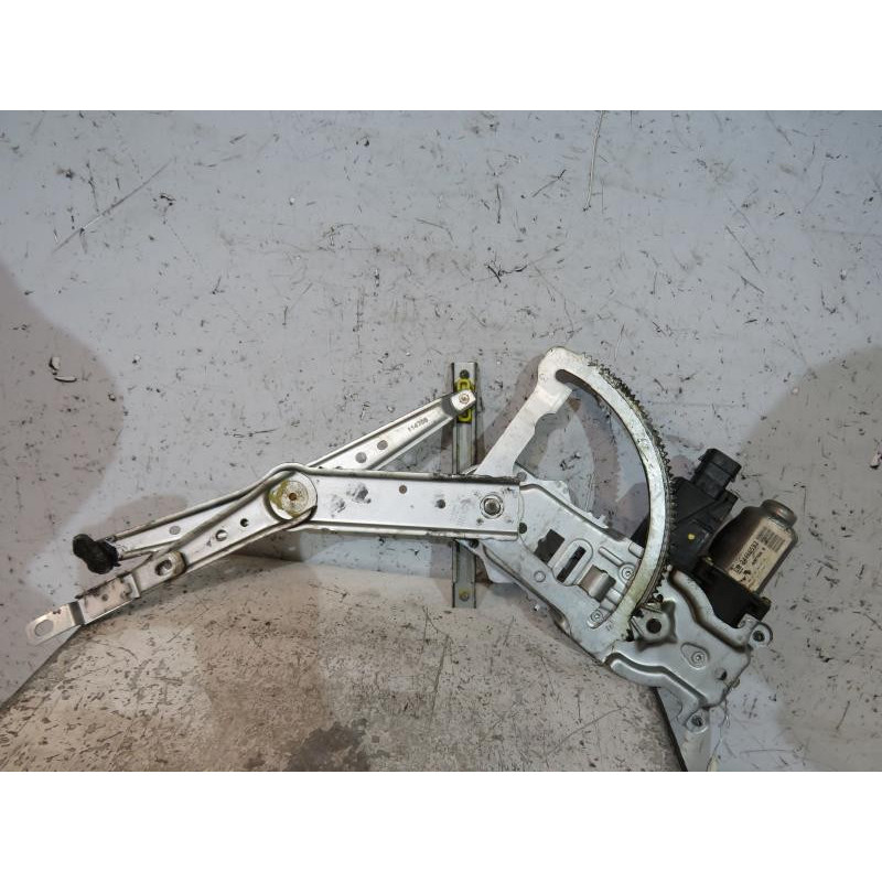 Leve vitre electrique avant gauche OPEL CORSA C Photo n°1