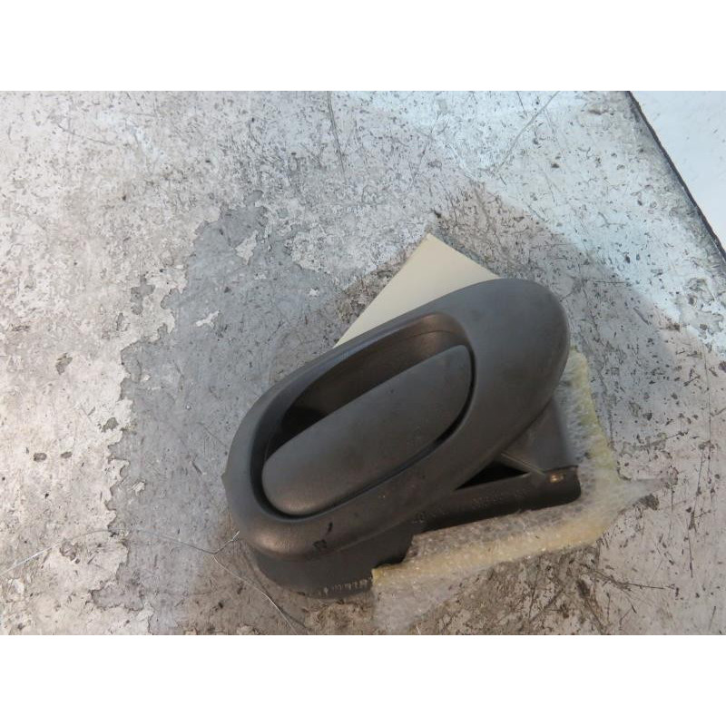 Poignee interieur arriere droit PEUGEOT 206 Photo n°1