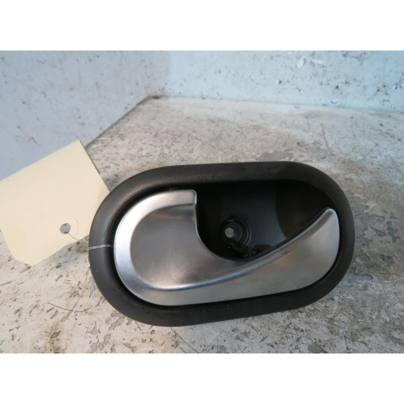 Poignee interieur avant gauche RENAULT CLIO 3 Photo n°1