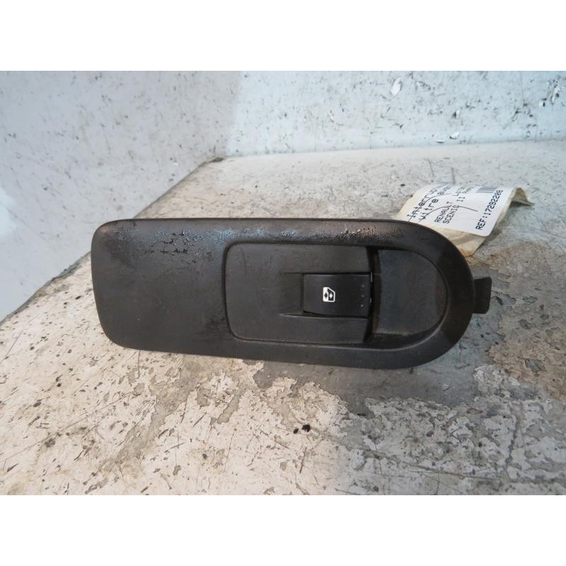 Interrupteur de leve vitre avant droit RENAULT SCENIC 2 Photo n°1