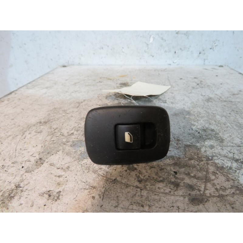 Interrupteur de leve vitre arriere droit PEUGEOT 207 Photo n°1