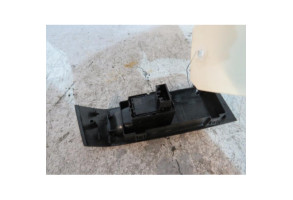 Interrupteur de leve vitre arriere gauche SKODA FABIA 3 Photo n°2