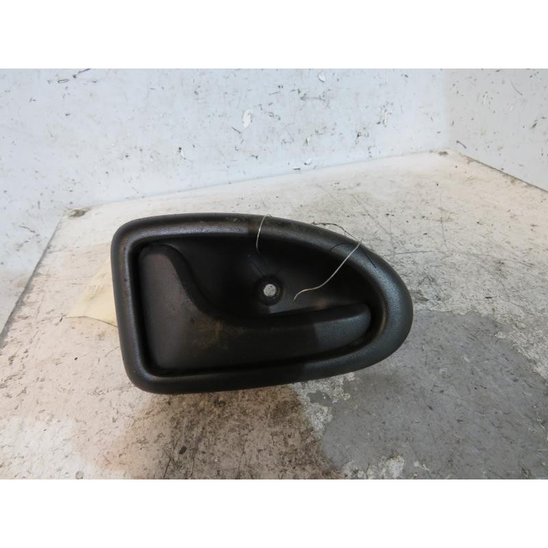 Poignee interieur arriere gauche RENAULT CLIO 2 CAMPUS Photo n°1