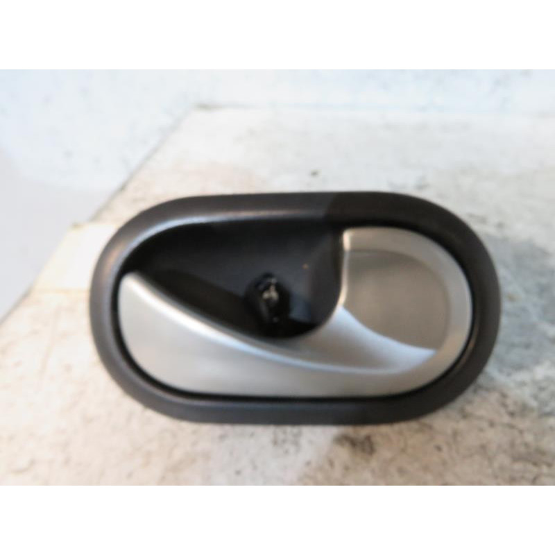 Poignee interieur avant droit RENAULT CLIO 3 Photo n°1