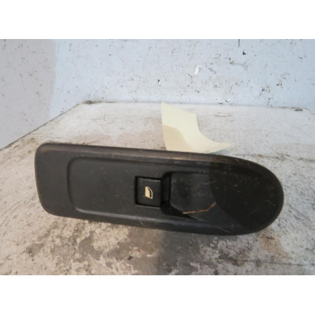 Interrupteur de leve vitre avant droit PEUGEOT 308 1