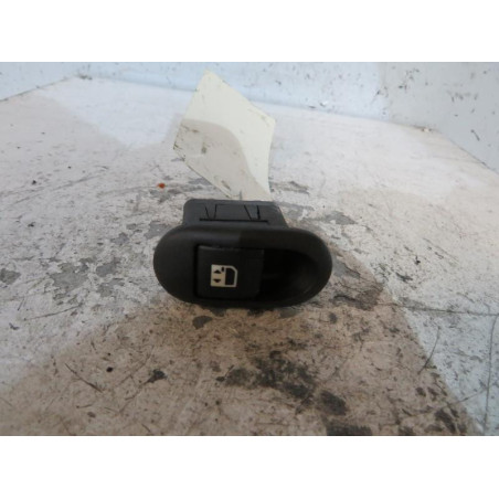 Poignee interieur avant gauche PEUGEOT 1007