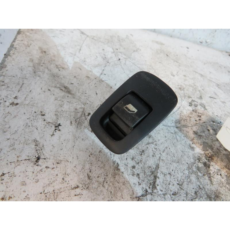 Interrupteur de leve vitre arriere droit CITROEN C4 GRAND PICASSO 1 Photo n°1