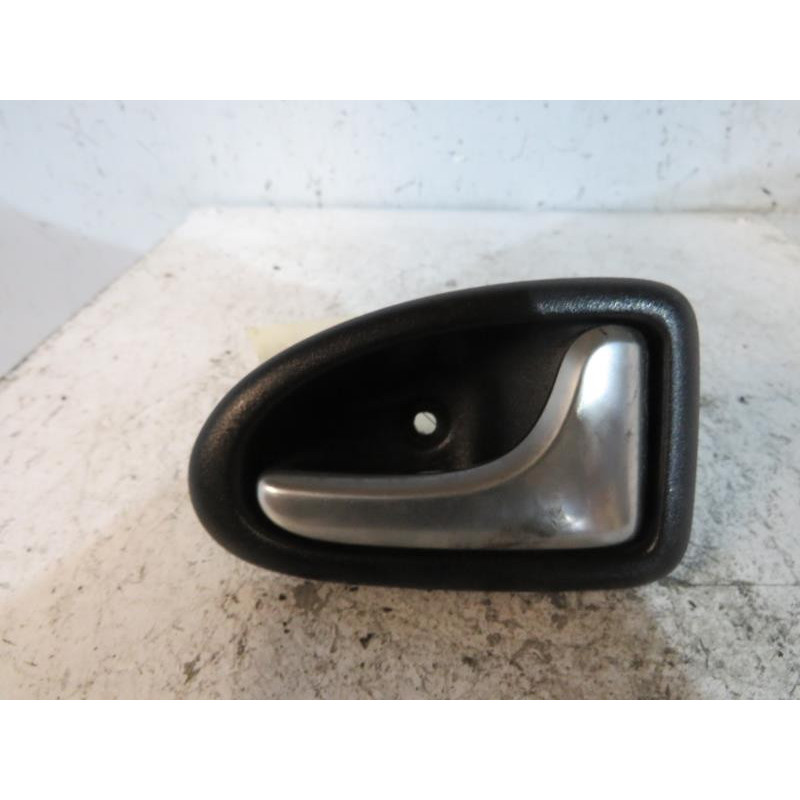 Poignee interieur arriere droit RENAULT CLIO 2 Photo n°1