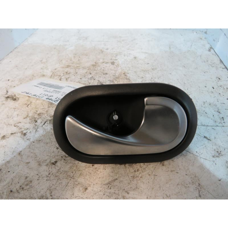 Poignee interieur avant droit RENAULT CLIO 3 Photo n°1