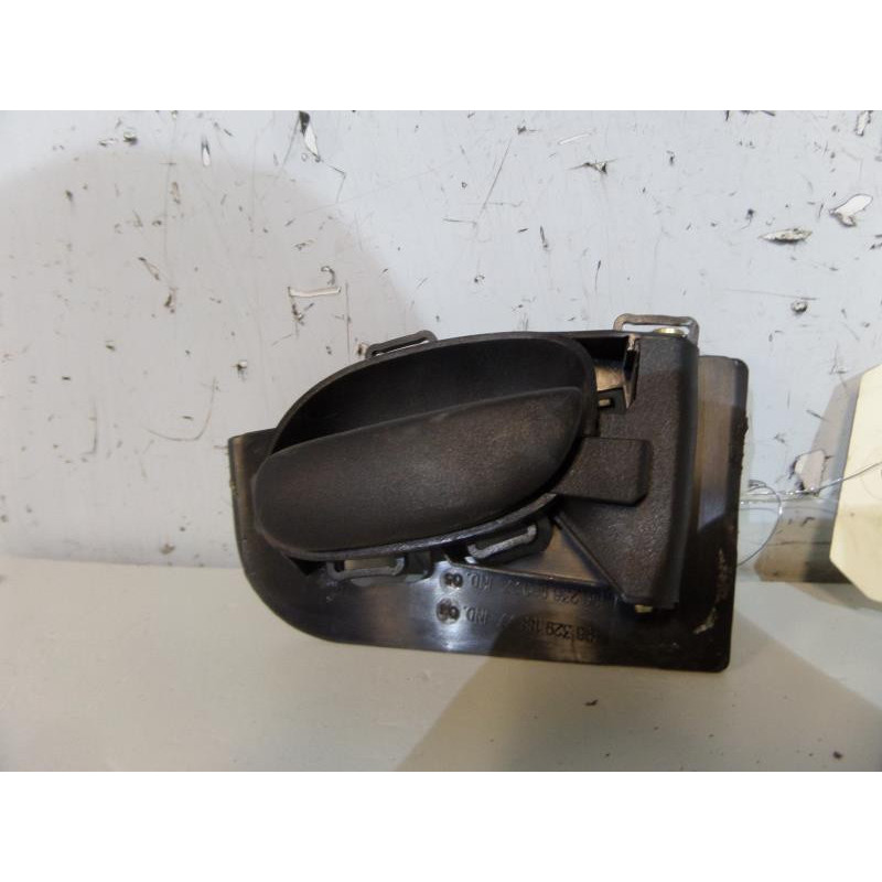 Poignee interieur arriere droit PEUGEOT 206 Photo n°1