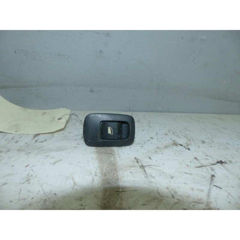 Interrupteur de leve vitre arriere droit CITROEN C4 GRAND PICASSO 1 Photo n°1