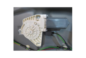 Leve vitre electrique avant droit MERCEDES CLASSE A 169 Photo n°2