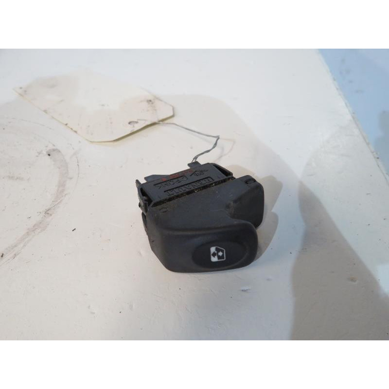 Interrupteur de leve vitre avant droit RENAULT CLIO 2 Photo n°1