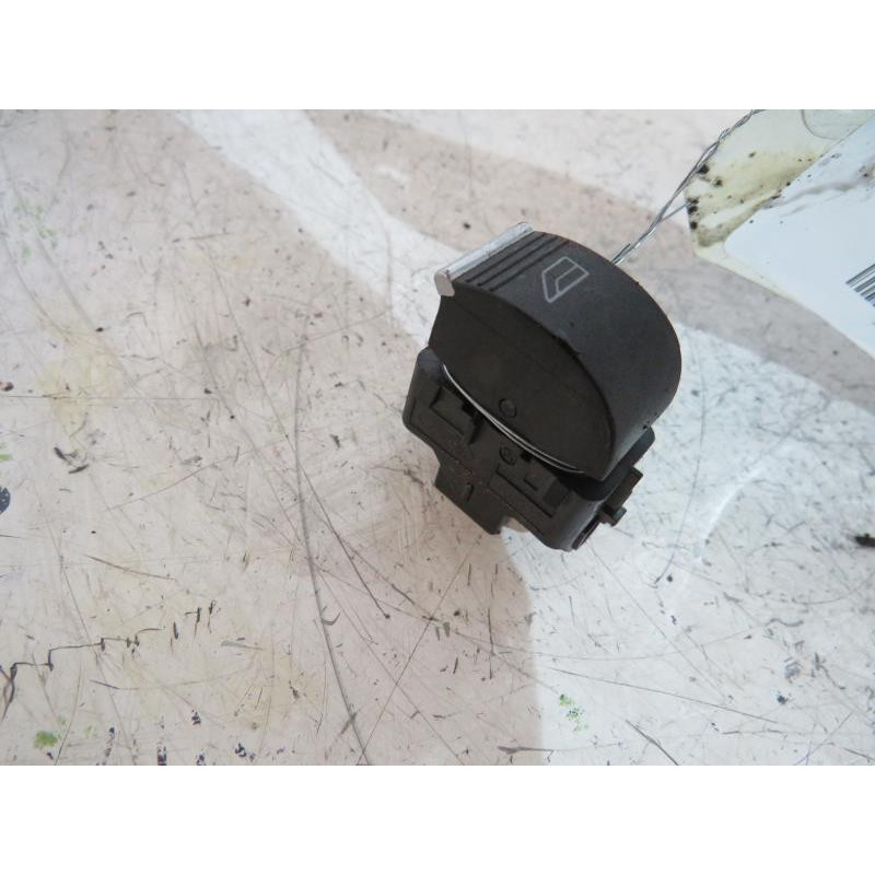 Interrupteur de leve vitre avant droit FORD FIESTA 6 Photo n°1
