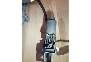 Leve vitre electrique avant droit NISSAN NOTE 1 Photo n°4