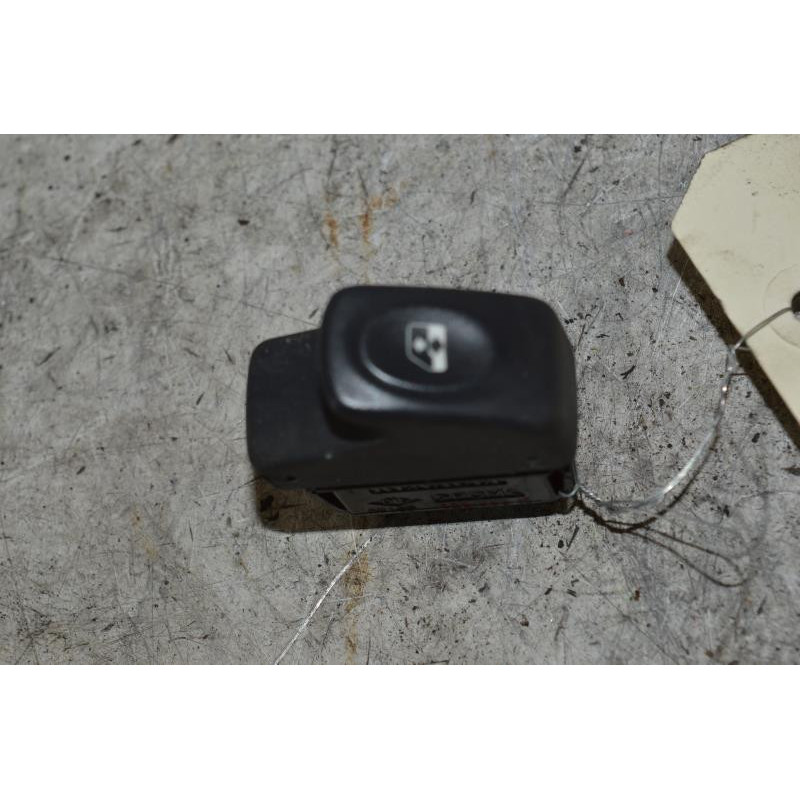 Interrupteur de leve vitre avant droit RENAULT CLIO 2 Photo n°1