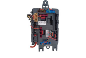 Porte fusible BMW SERIE 1 F20 Photo n°1