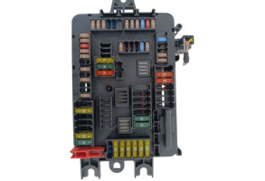 Porte fusible BMW SERIE 1 F20 Photo n°2