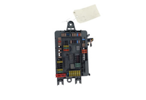 Porte fusible BMW SERIE 1 F20 Photo n°3