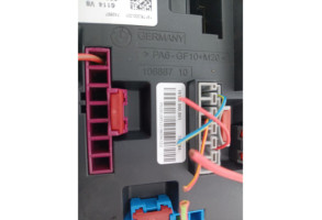 Porte fusible BMW SERIE 1 F20 Photo n°4