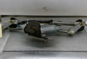 Moteur essuie glace avant TOYOTA AURIS 1