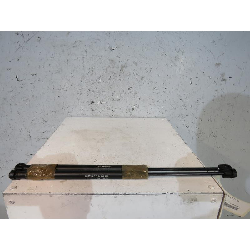 Verin de coffre FIAT PUNTO 2 Photo n°1