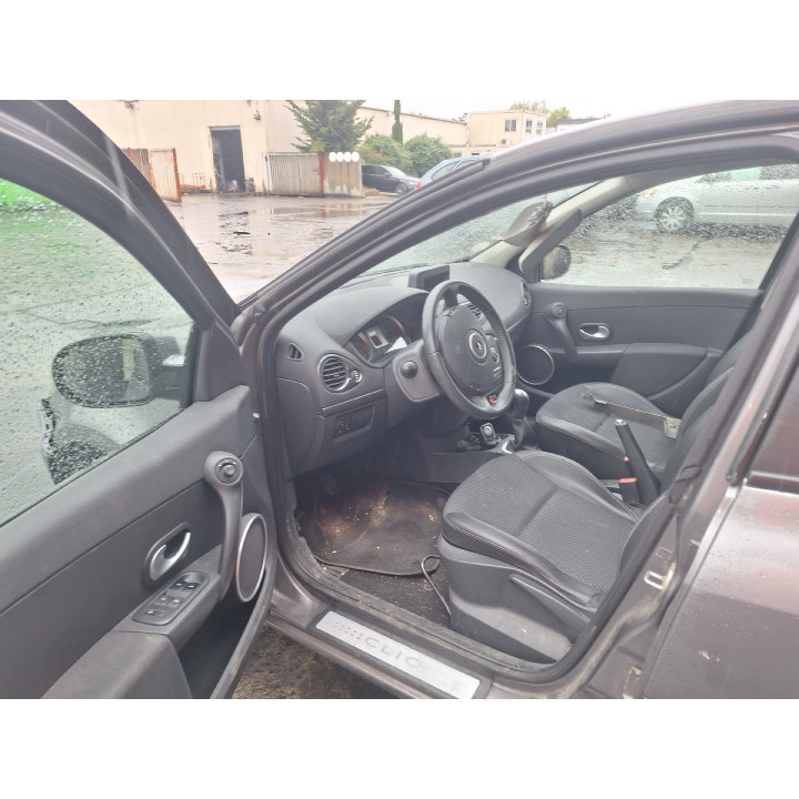 Feu arriere principal droit (feux) RENAULT CLIO 3 Photo n°18