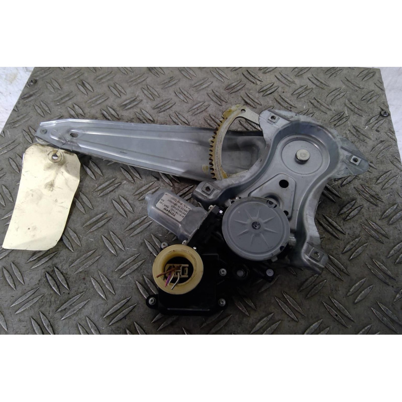 Leve vitre electrique arriere gauche TOYOTA VERSO Photo n°1