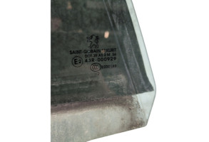 Vitre arriere droit PEUGEOT 508 1 Photo n°4