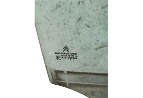 Vitre avant droit CITROEN C2 Photo n°4