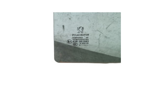 Vitre arriere gauche PEUGEOT 207 Photo n°4
