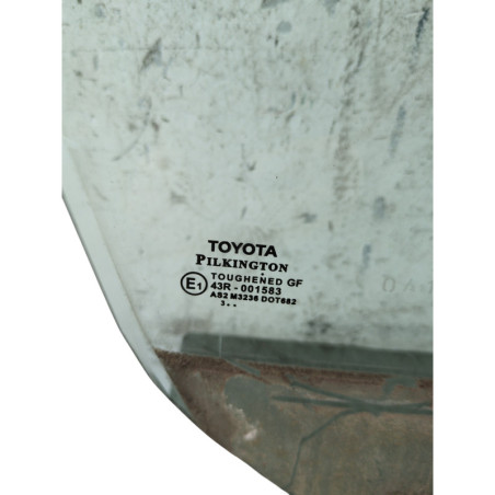 Vitre avant droit TOYOTA YARIS 3