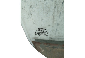 Vitre avant droit TOYOTA YARIS 3 Photo n°1