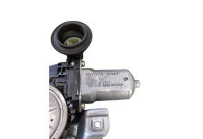 Leve vitre electrique avant droit TOYOTA YARIS 3 Photo n°1