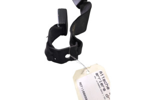 Attache ceinture arriere droit BMW SERIE 1 E81 Photo n°1