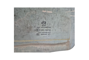 Vitre arriere droit PEUGEOT 2008 1 Photo n°2