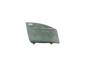Vitre avant droit TOYOTA YARIS 3 Photo n°1